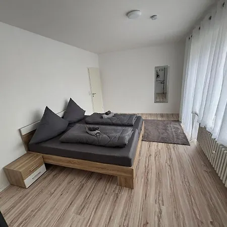 An Der Zaunluecke 2